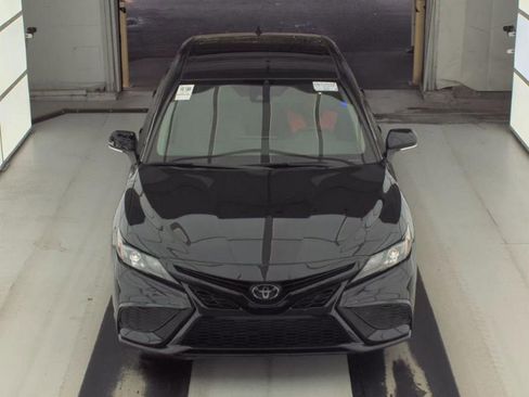 Used 2023 Toyota Camry SE FWD image 3
