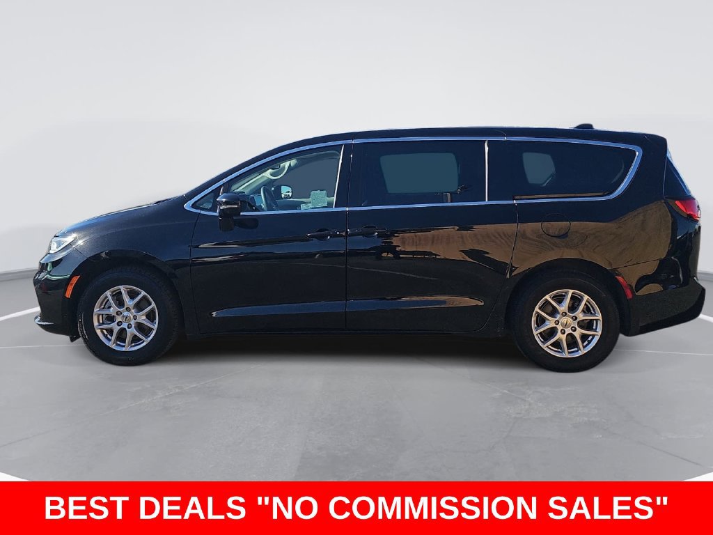 Used 2024 Chrysler Pacifica Touring-L FWD image 6