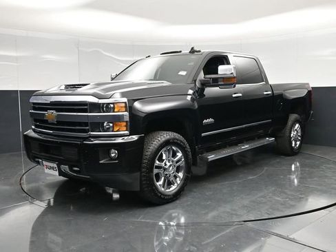 Used 2019 Chevrolet Silverado 2500 High Country w/ Duramax Plus Package AWD/4WD image 3