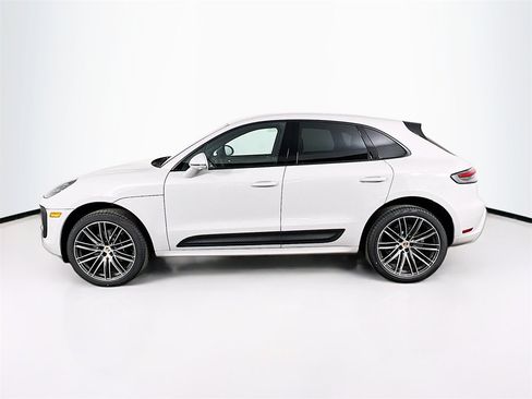 New 2026 Porsche Macan Base image 2