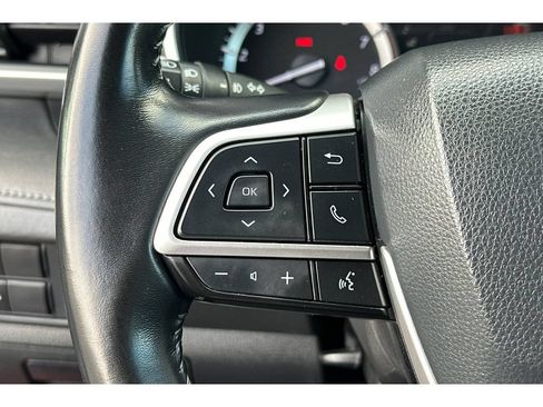 Used 2022 Toyota Highlander XLE FWD image 28