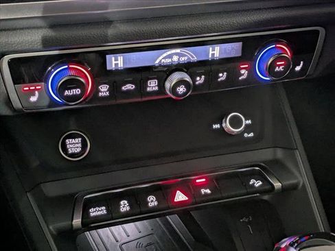 Used 2025 Audi Q3 2.0T Premium image 14