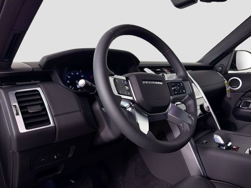 New 2026 Land Rover Discovery S AWD/4WD image 9