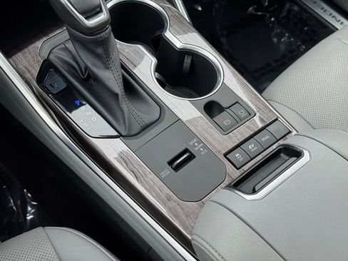 Used 2021 Toyota Highlander Limited image 18