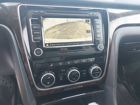 Used 2015 Volkswagen Passat TDI SEL Premium FWD image 20