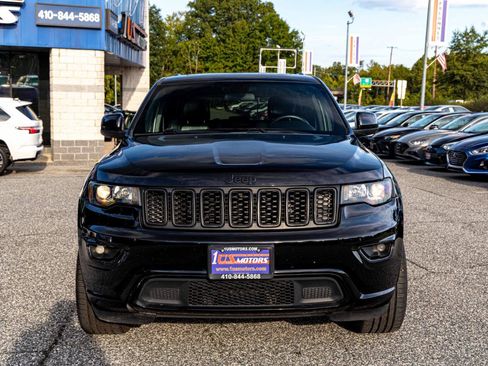 Used 2021 Jeep Grand Cherokee Laredo X AWD/4WD image 2