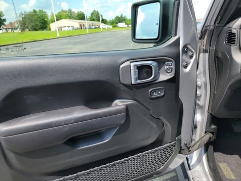 Used 2021 Jeep Wrangler Sport S image 19