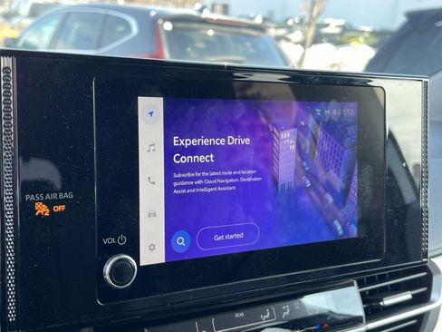 Used 2025 Toyota Sienna LE image 17