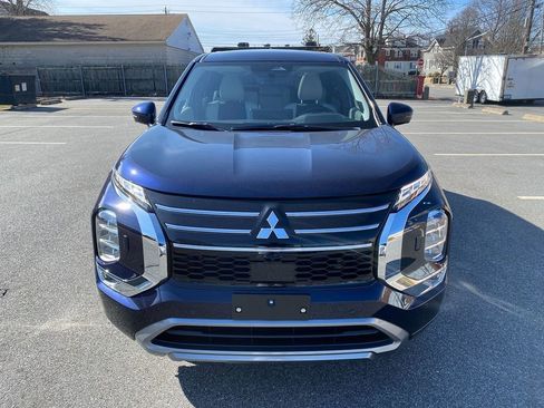 New 2025 Mitsubishi Outlander SE image 3