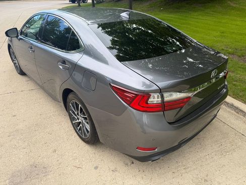 Used 2017 Lexus ES 350 w/ Luxury Package FWD image 4