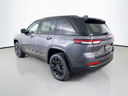 New 2025 Jeep Grand Cherokee Limited image 5