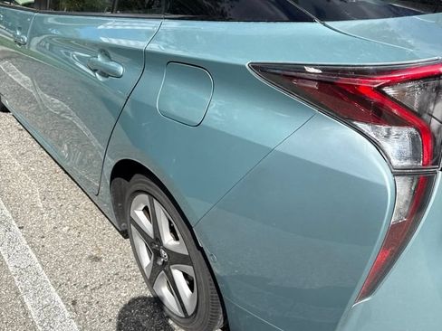 Used 2017 Toyota Prius Three Touring FWD image 16