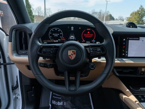 Certified 2025 Porsche Cayenne S w/ Premium Package Plus image 25