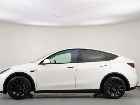 Used 2023 Tesla Model Y Long Range image 9