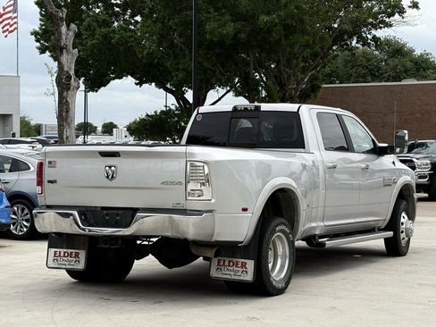 Used 2018 RAM 3500 Laramie w/ Convenience Group AWD/4WD image 4