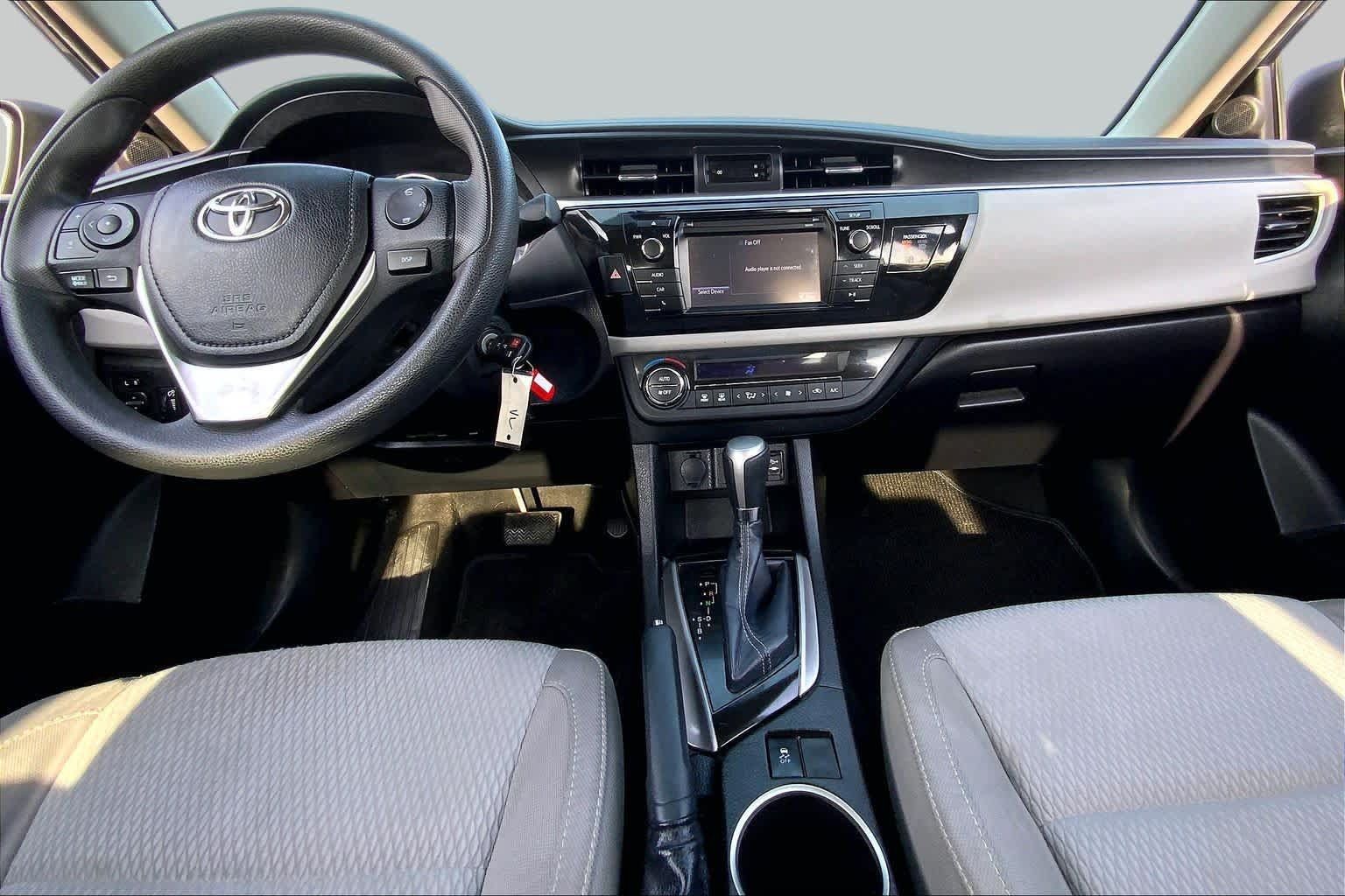 Used 2015 Toyota Corolla LE FWD image 15
