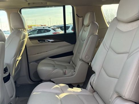 Used 2019 Cadillac Escalade ESV Premium Luxury image 26