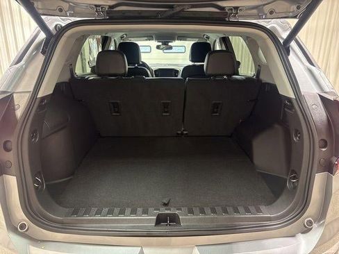 Used 2023 GMC Terrain SLT image 28