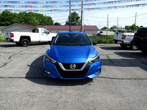 Used 2020 Nissan Versa SR w/ Convenience Package image 2