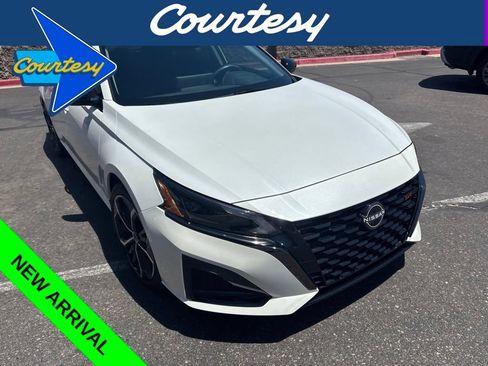 Used 2023 Nissan Altima 2.5 SR w/ SR Premium Package FWD image 1