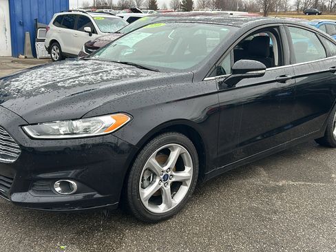 Used 2016 Ford Fusion SE image 2