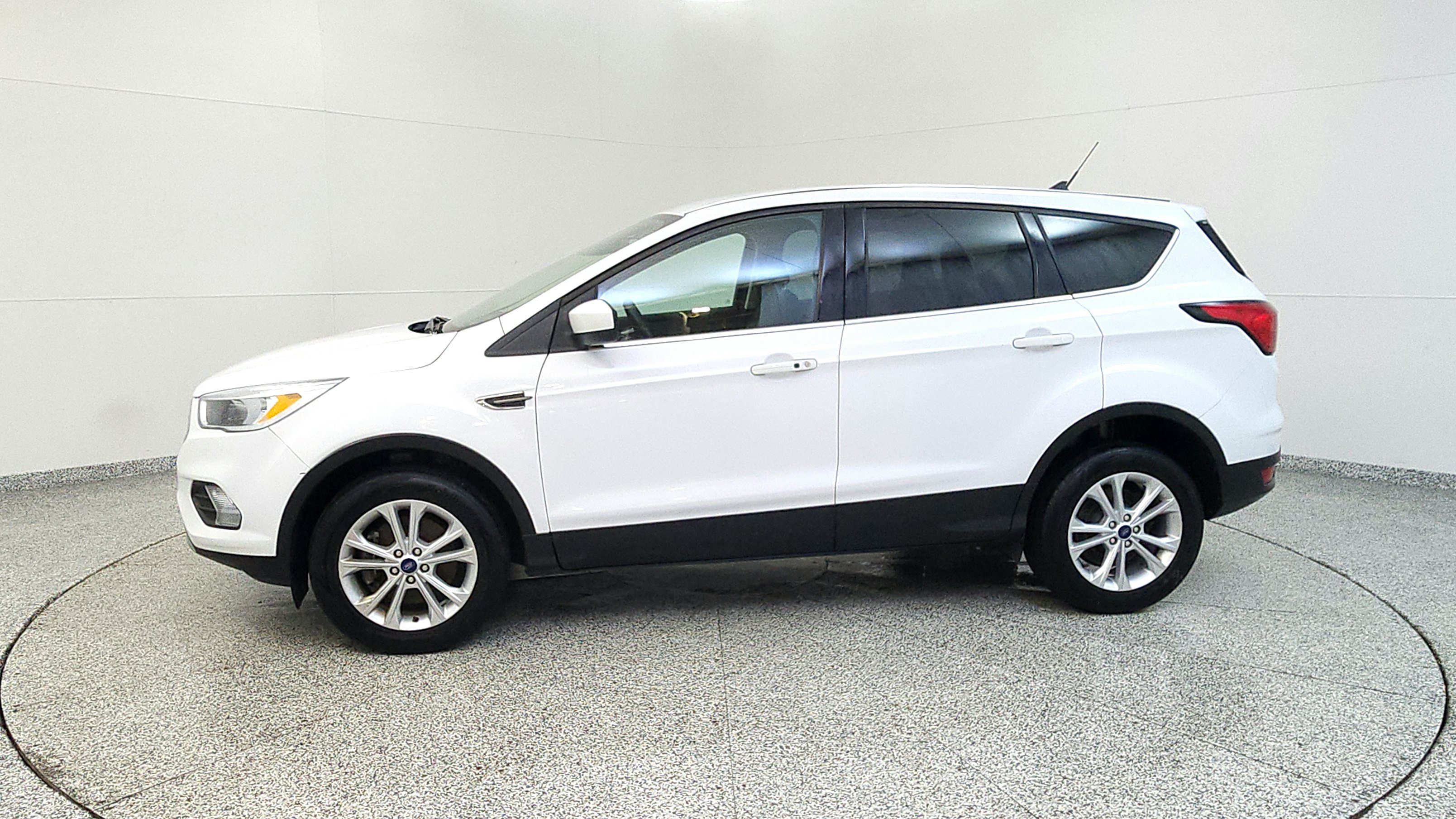 Used 2019 Ford Escape SE AWD/4WD image 2