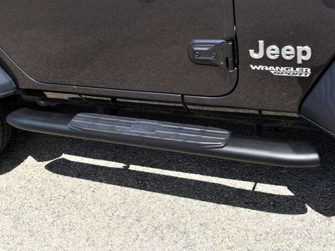 Used 2020 Jeep Wrangler Sport AWD/4WD image 9