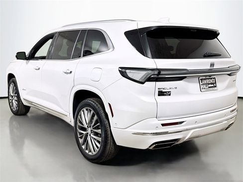Used 2025 Buick Enclave Avenir image 6
