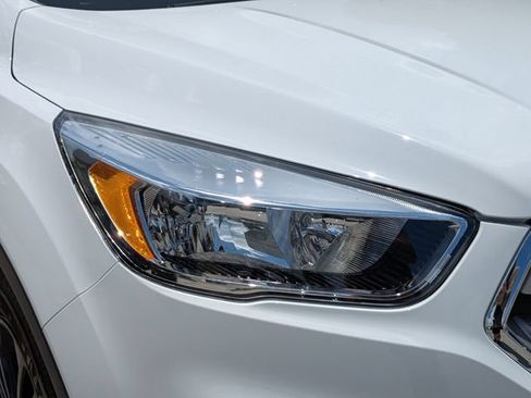 Used 2019 Ford Escape SE FWD image 10