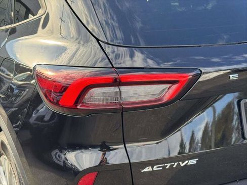 Used 2025 Ford Escape Active w/ Cold Weather Package image 8