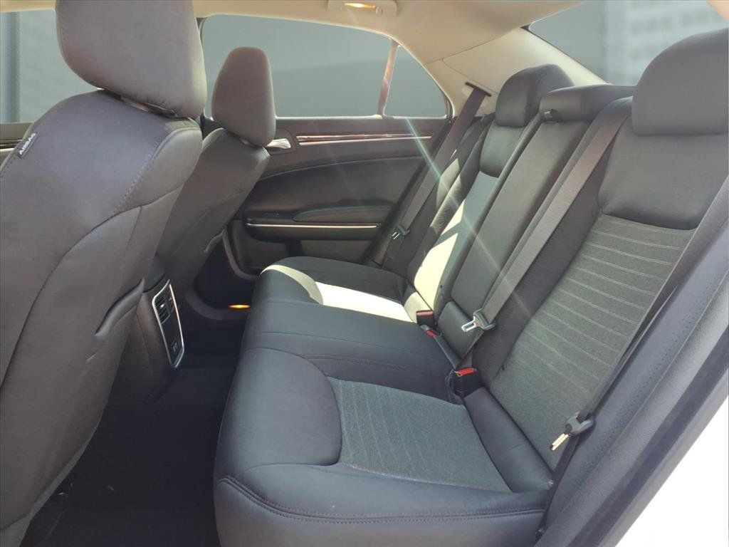 Used 2023 Chrysler 300 Touring w/ Sport Appearance Package RWD image 17