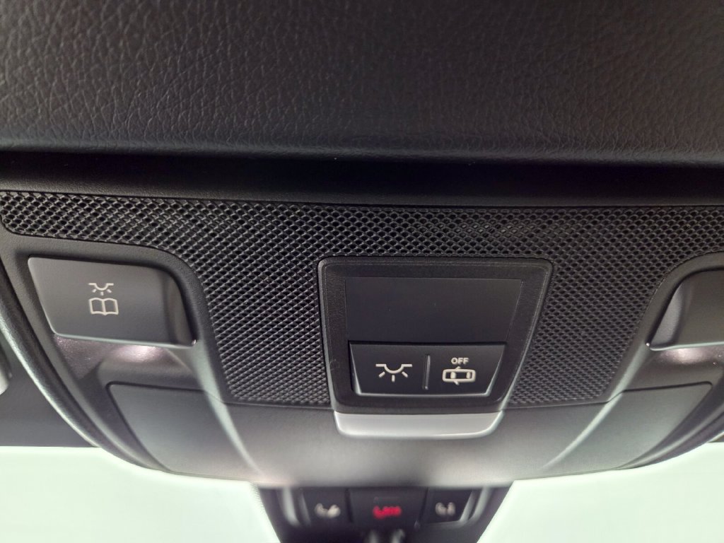 Used 2020 Mercedes-Benz SLC 300 image 14