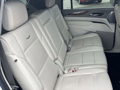 Used 2022 Cadillac Escalade ESV Premium Luxury Platinum w/ Heavy-Duty Trailer Package image 20