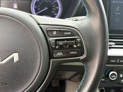 Certified 2022 Kia Niro LXS FWD image 17