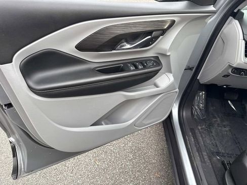 Used 2024 GMC Terrain SLE image 20