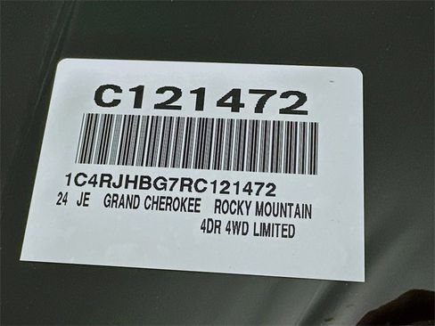 Used 2024 Jeep Grand Cherokee Limited w/ Black Appearance Package image 16