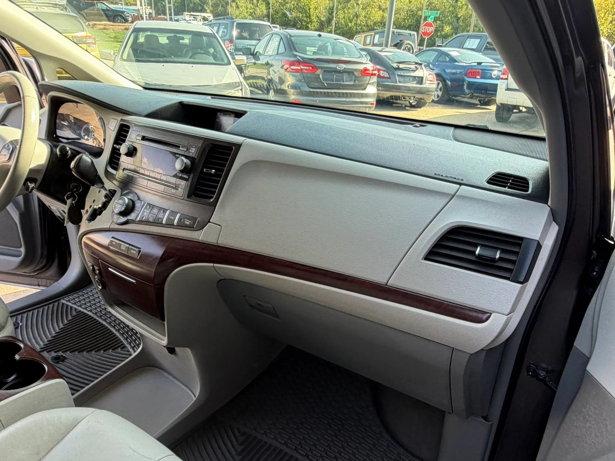 Used 2013 Toyota Sienna XLE FWD image 19