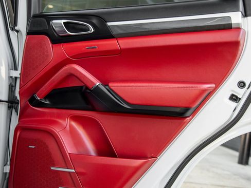 Certified 2018 Porsche Cayenne Turbo image 39