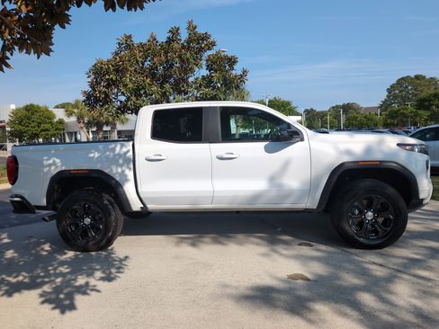 Used 2024 GMC Canyon AT4 w/ AT4 Premium Package AWD/4WD image 11