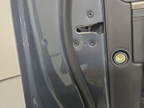 Used 2024 Rivian R1S Adventure AWD/4WD image 32