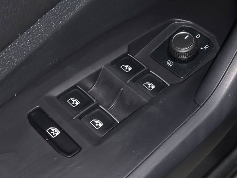 Used 2024 Volkswagen Jetta SE image 27