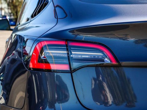 Used 2022 Tesla Model 3 Base image 10