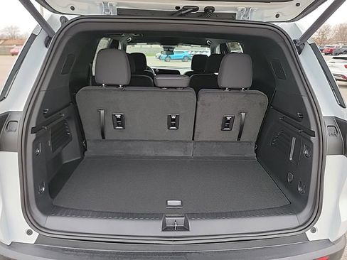 New 2026 Chevrolet Traverse LT w/ Midnight/Sport Edition AWD/4WD image 13