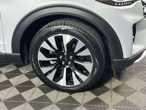 Used 2025 Ford Explorer Platinum w/ LUX Leather Package image 5