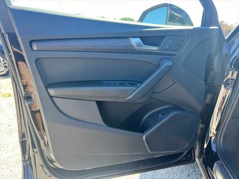 Used 2024 Audi Q5 2.0T Premium w/ Convenience Package image 24