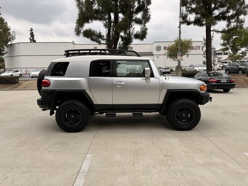 Used 2007 Toyota FJ Cruiser 4WD image 3