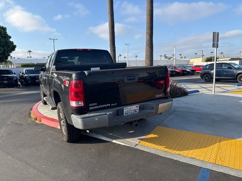 Used 2011 GMC Sierra 1500 SLT w/ SLT Convenience Package AWD/4WD image 17