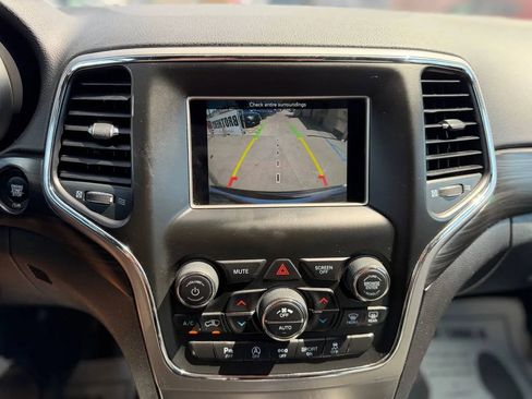 Used 2019 Jeep Grand Cherokee Laredo RWD image 42