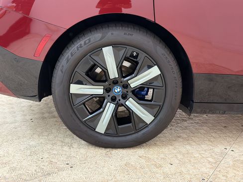 Used 2023 BMW iX xDrive50 w/ Premium Package AWD/4WD image 13