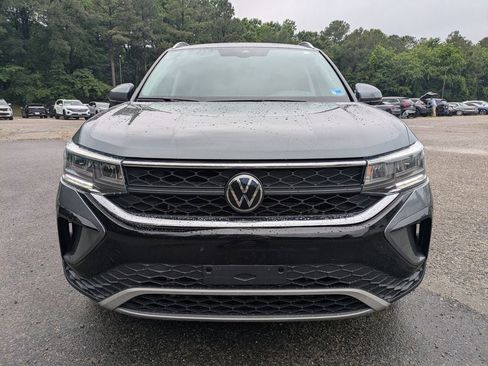 Used 2023 Volkswagen Taos SE w/ Panoramic Sunroof Package AWD/4WD image 9
